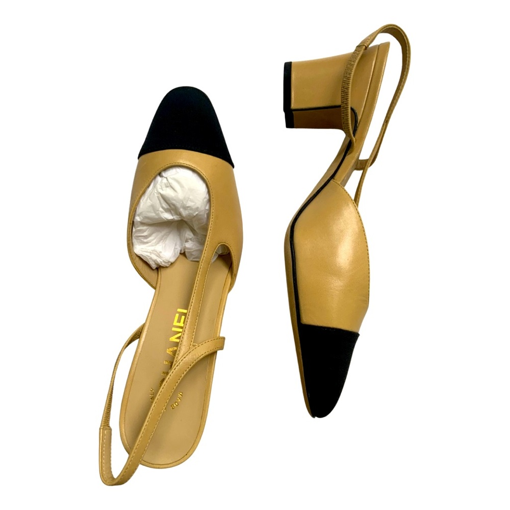 Chanel
Interlocking CC Logo Leather Slingback Pumps
Size: 9 | IT 39 Size